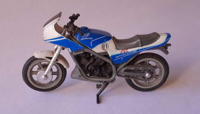 Rare Vintage Die-Cast Honda V45 Interceptor.  8cm.  Possibly Riki Toys.