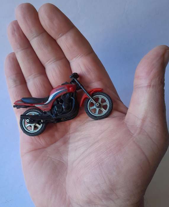 Rare Vintage Kawasaki GPZ 1100. Die-Cast Engine.  No Fairing.  7.5cm