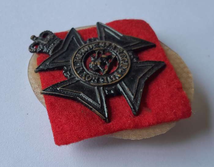 Royal Rhodesia Regiment Beret Badge.  1957-1972.  Lugs Intact.