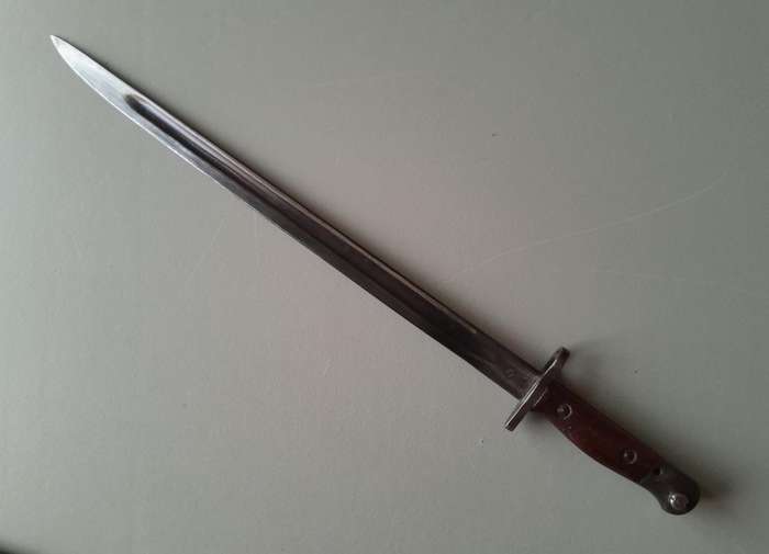 Rare WW2 Australian Orange Arsenal Pattern 1907 Bayonet With Scabbard And Frog.  Dated 1942.