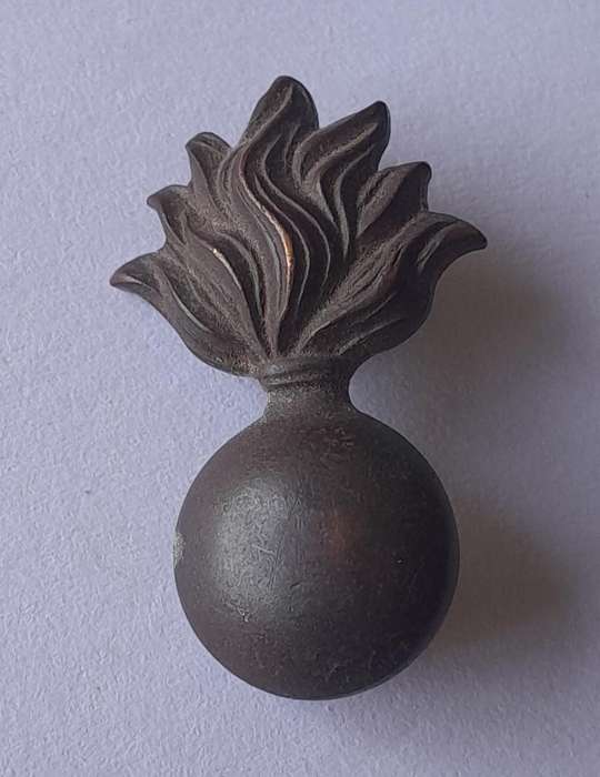 Early Transvaal Horse Artillery Badge.  Lugs Intact.