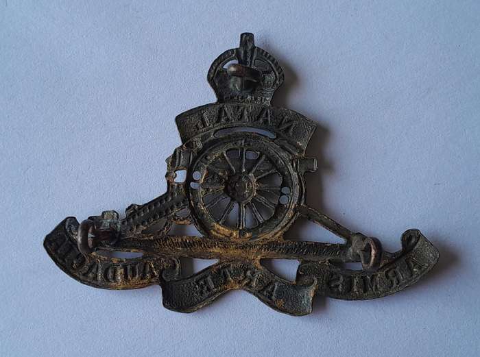 WW2 Natal Field Artillery Cap Badge.  Lugs Intact.