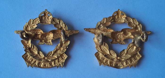 Pair WW2 SA Air Force Collar Badges (facing).  Lugs Intact.