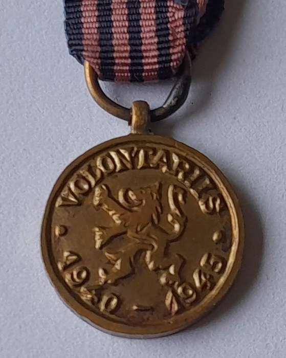 WW2 Belgium  1940 -1945  Volunteers Miniature Medal (Dated Version).