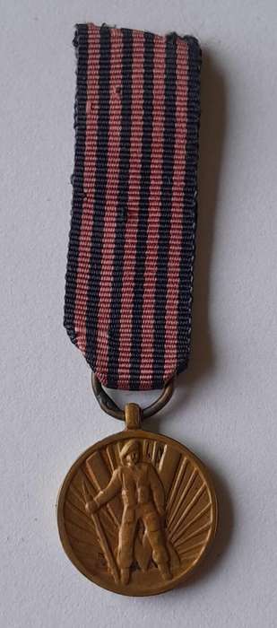 WW2 Belgium  1940 -1945  Volunteers Miniature Medal (Dated Version).