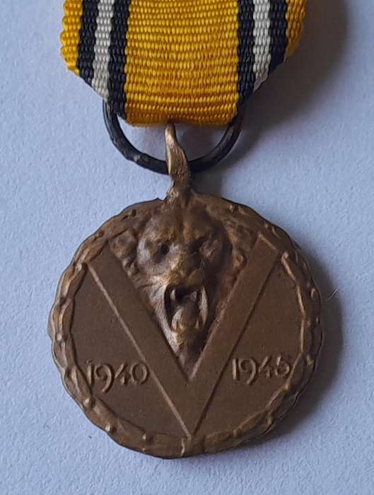 WW2 Belgium Victory 1940 - 1945 Miniature Medal.