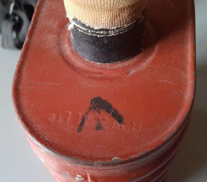 WW2 Kaufman Gas Mask With Barringer, Wallis & Manners Cannister.  Dated 1941.