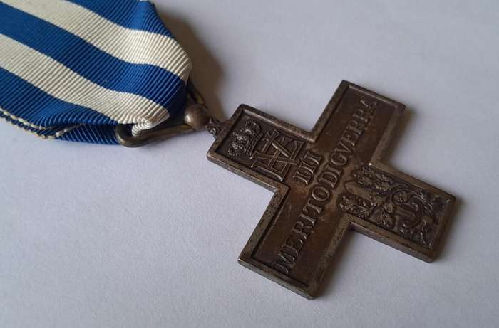 WW1 Italian War Merit Cross (Croce al Merito di Guerra).