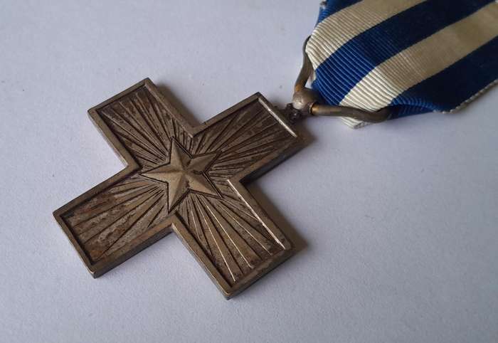 WW1 Italian War Merit Cross (Croce al Merito di Guerra).