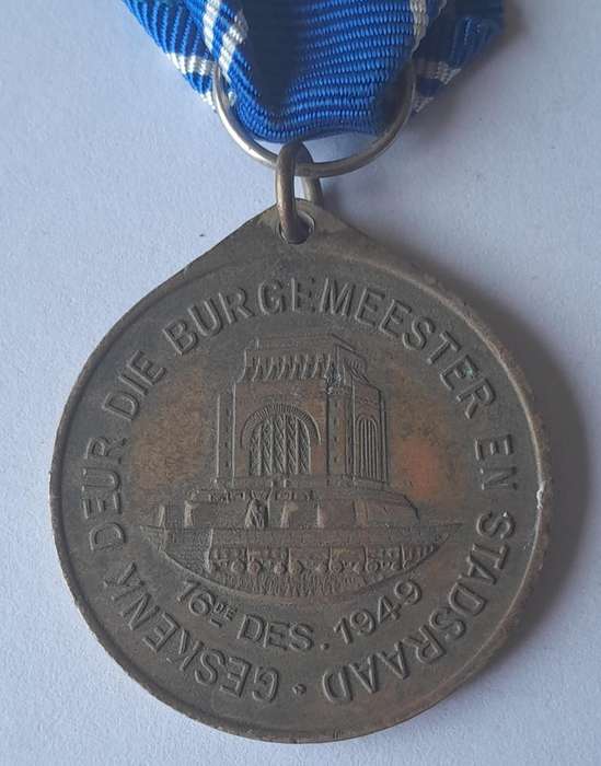 1949 Voortrekker Monument Medal Presented By Johannesburg Mayor.