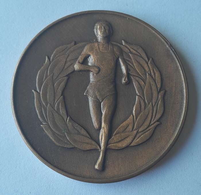 Vintage Large Ohlsson's Lager 56km McArthur Bronze Running Medal.