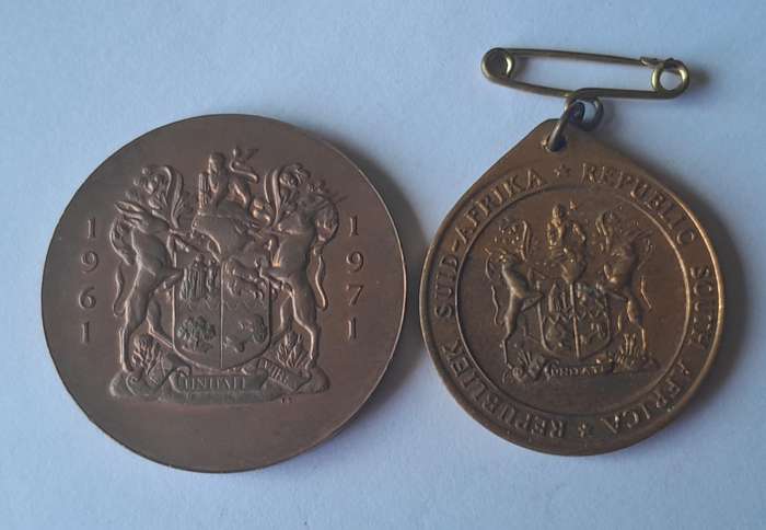 Set of 2 SA Medallions.  1961 Republic & 10 Years "Growth" (1971).