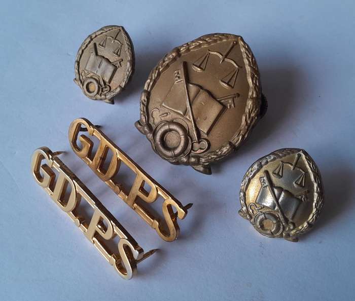 SA Prison Services Badge Set.  Cap, Collars & Titles.