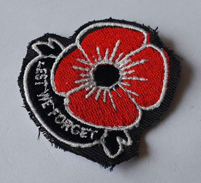 WW1 Veterans "Lest we Forget" Poppy Badge.