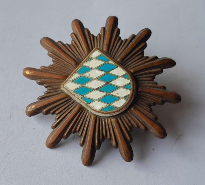 Original Vintage German Polizei Bavaria (Bavarian Police) Cap Badge.