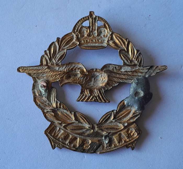 WW2 SA Air Force Cap Badge.  No Lugs.