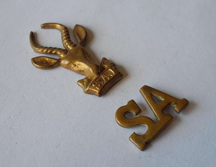 SA Infantry Corps Collar Badge & Title.  No Lugs.