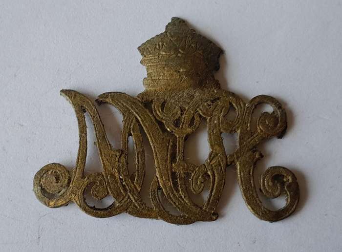 Early Natal Mounted Rifles Badge (Synthetic Material - Not Metal).