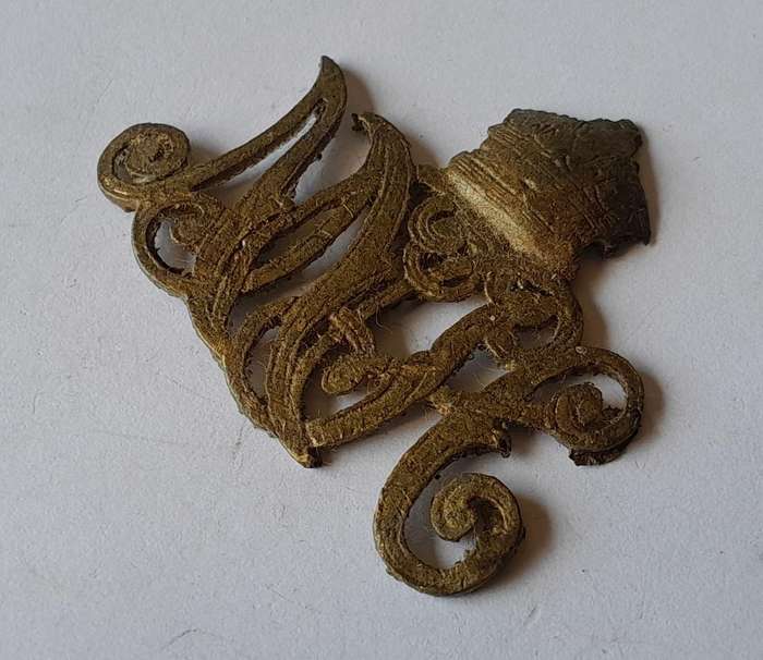 Early Natal Mounted Rifles Badge (Synthetic Material - Not Metal).