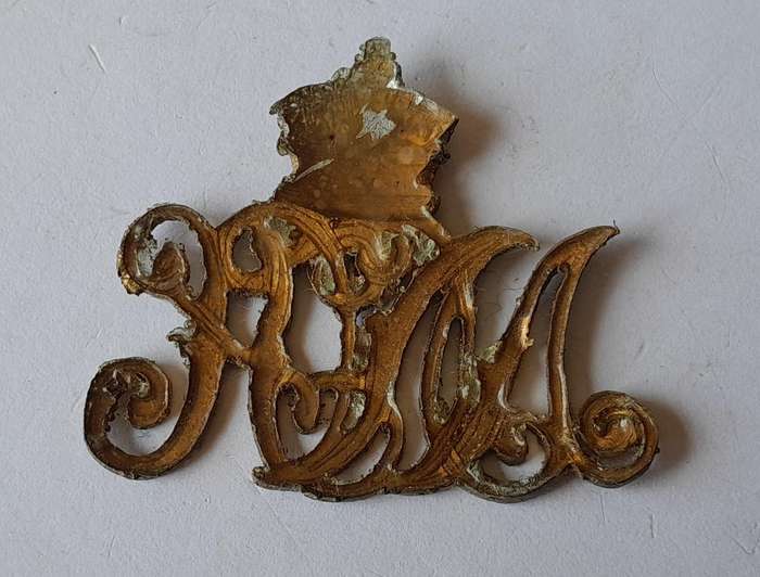 Early Natal Mounted Rifles Badge (Synthetic Material - Not Metal).