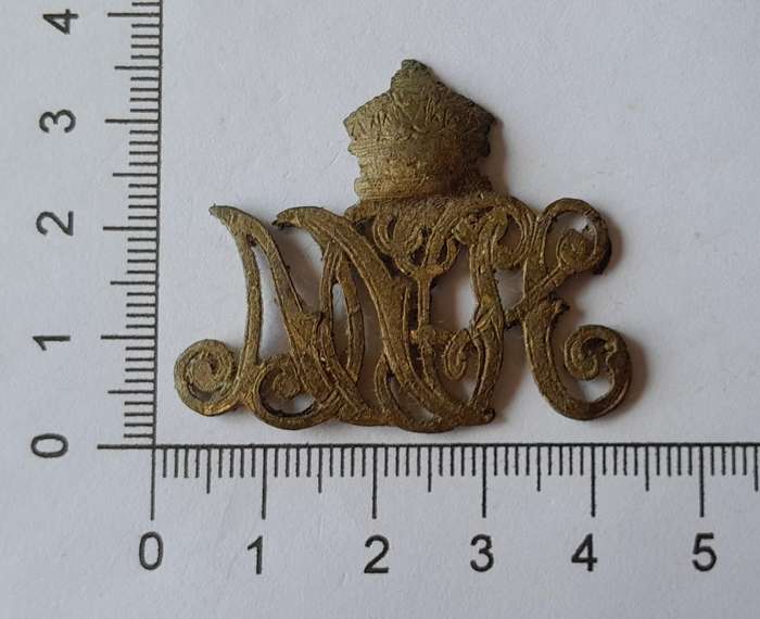 Early Natal Mounted Rifles Badge (Synthetic Material - Not Metal).