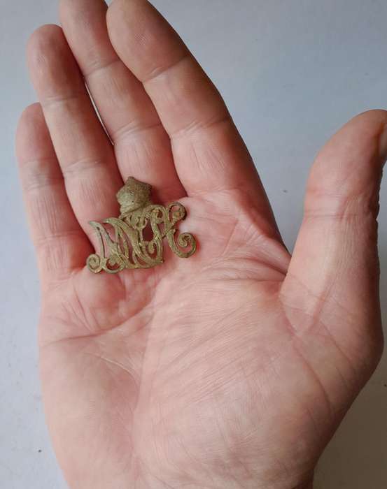 Early Natal Mounted Rifles Badge (Synthetic Material - Not Metal).