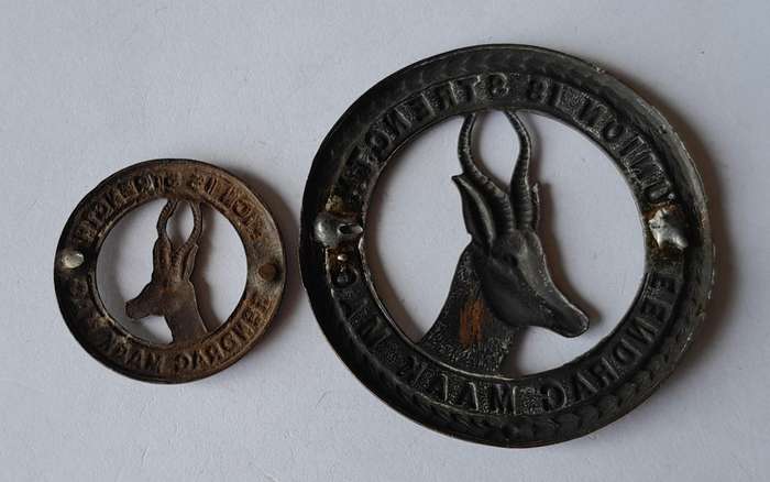 WW2 SA Infantry Cap & Collar Badges.  No Lugs.
