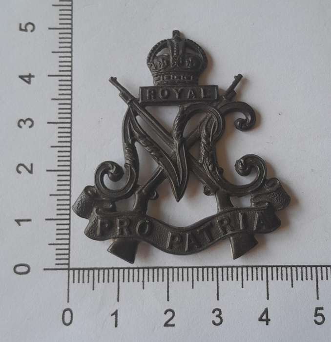 Early Royal Natal Carbineers Cap Badge.  No Lugs.