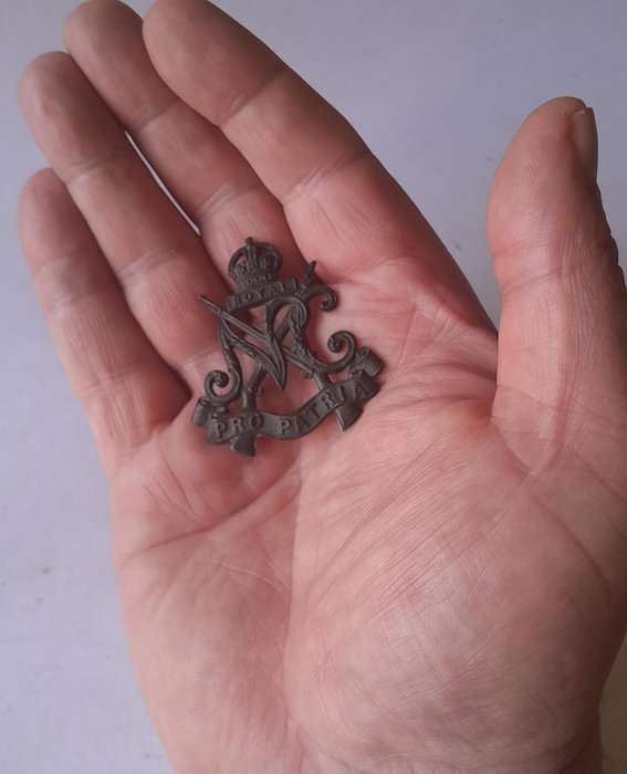 Early Royal Natal Carbineers Cap Badge.  No Lugs.