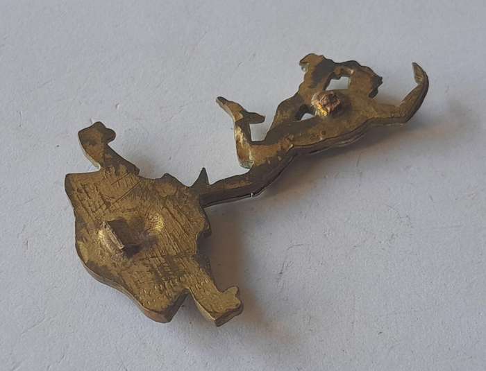Rhodesian Army Corps of Signals Badge.  No Lugs.
