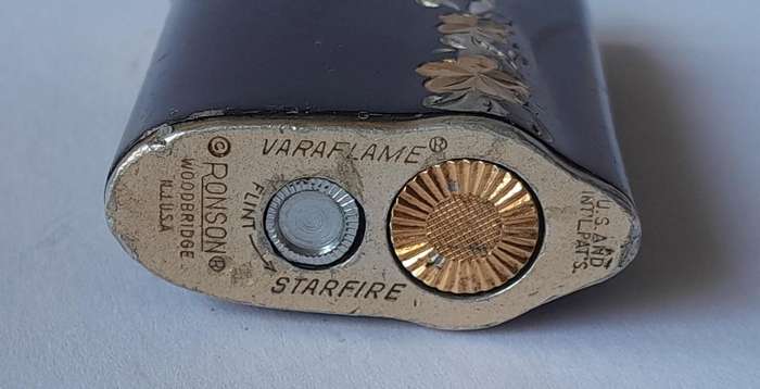 1950's Ronson Varaflame Starfire Lighter.  Woodbridge, U.S.A.