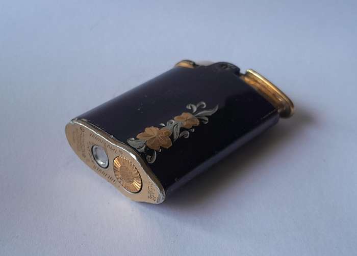 1950's Ronson Varaflame Starfire Lighter.  Woodbridge, U.S.A.