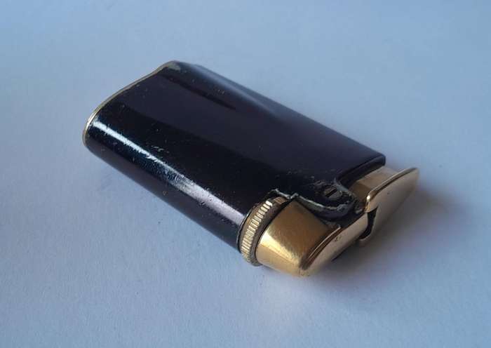 1950's Ronson Varaflame Starfire Lighter.  Woodbridge, U.S.A.