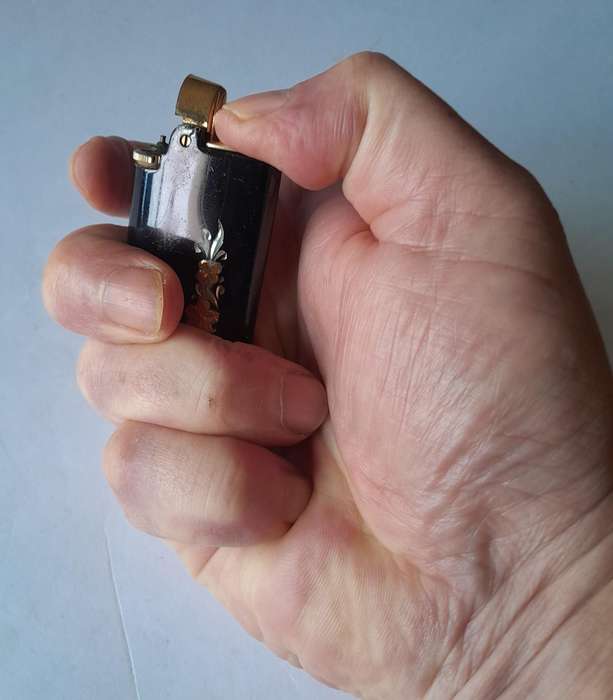 1950's Ronson Varaflame Starfire Lighter.  Woodbridge, U.S.A.