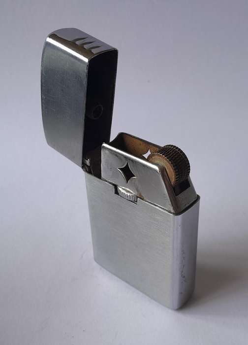 Vintage Japanese "Royal Kind" Windproof Butane Gas Lighter.