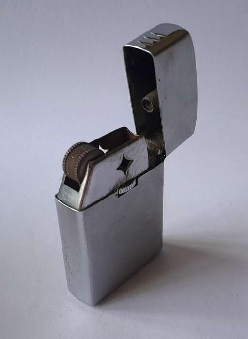 Vintage Japanese "Royal Kind" Windproof Butane Gas Lighter.