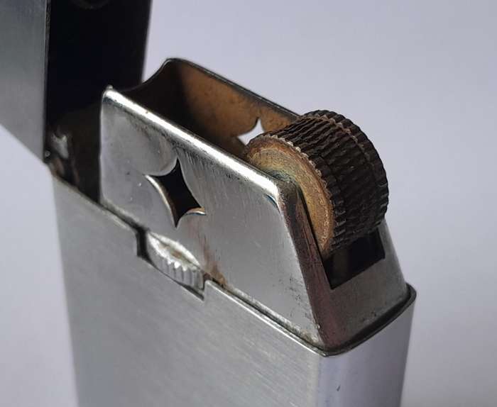Vintage Japanese "Royal Kind" Windproof Butane Gas Lighter.