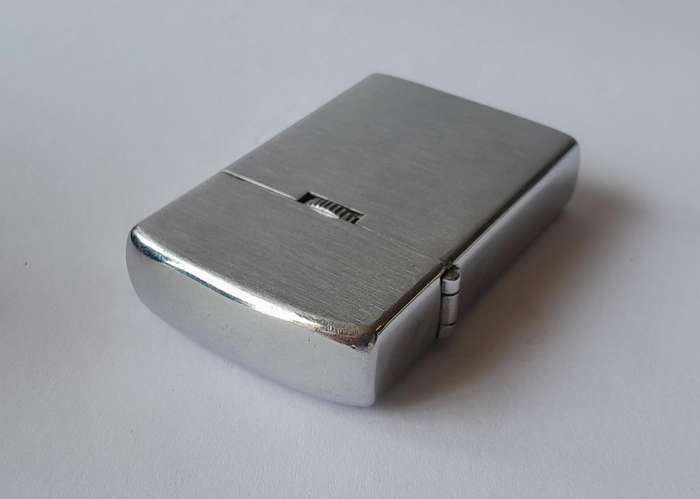 Vintage Japanese "Royal Kind" Windproof Butane Gas Lighter.