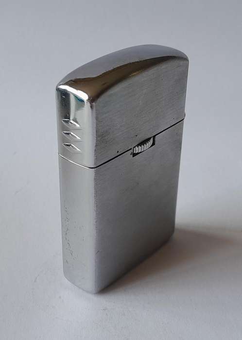 Vintage Japanese "Royal Kind" Windproof Butane Gas Lighter.