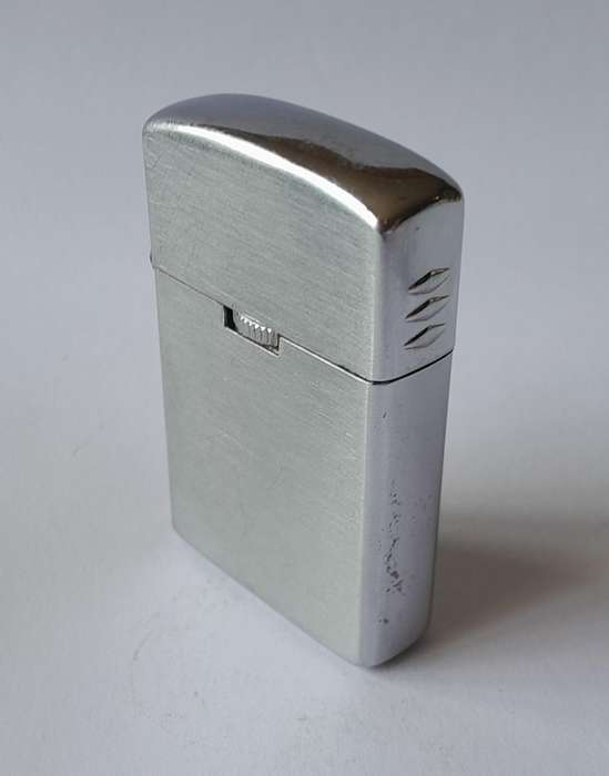 Vintage Japanese "Royal Kind" Windproof Butane Gas Lighter.