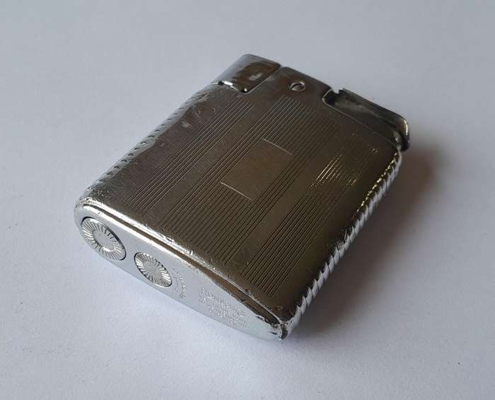 Vintage Ronson Art Deco Pocket Petrol Lighter.  Made In England.
