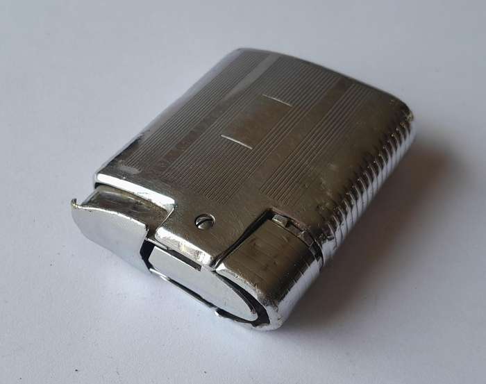 Vintage Ronson Art Deco Pocket Petrol Lighter.  Made In England.