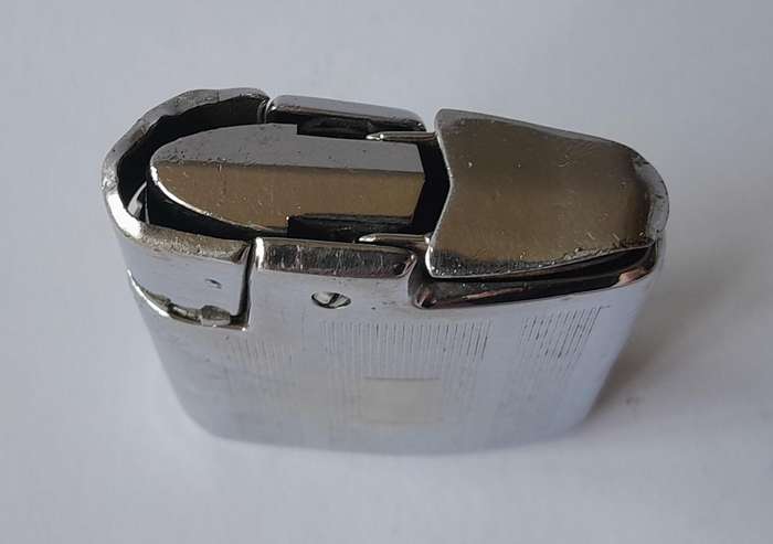 Vintage Ronson Art Deco Pocket Petrol Lighter.  Made In England.