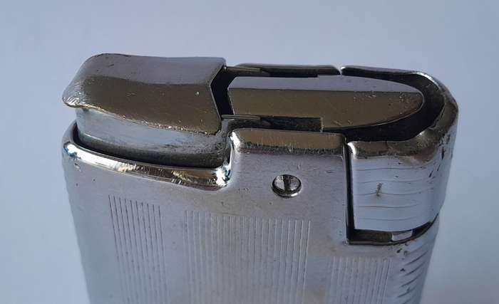 Vintage Ronson Art Deco Pocket Petrol Lighter.  Made In England.