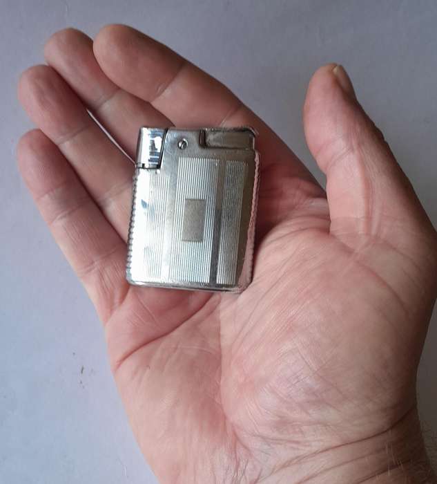 Vintage Ronson Art Deco Pocket Petrol Lighter.  Made In England.