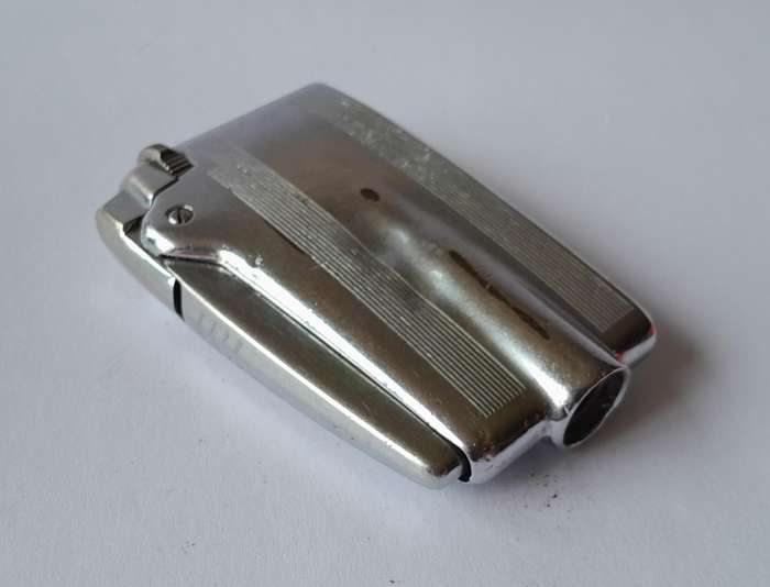1950's Ronson Varaflame Butane Lighter.  Made In England.