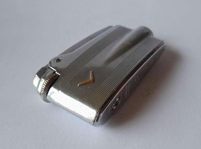 1950's Ronson Varaflame Butane Lighter.  Made In England.