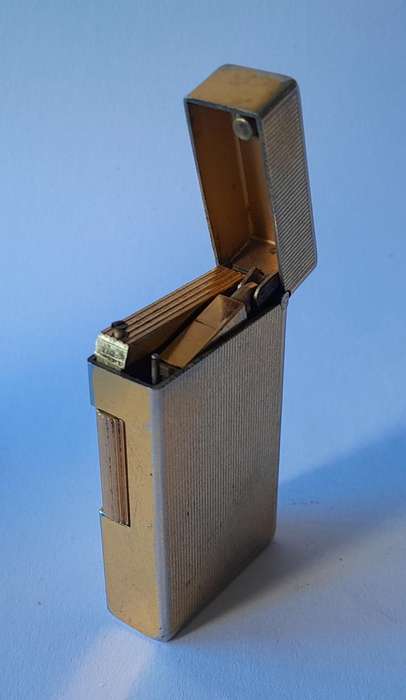 Vintage "Duval 800" Goldtone Butane Gas Lighter.