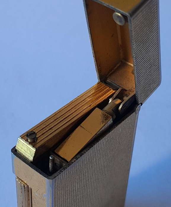 Vintage "Duval 800" Goldtone Butane Gas Lighter.