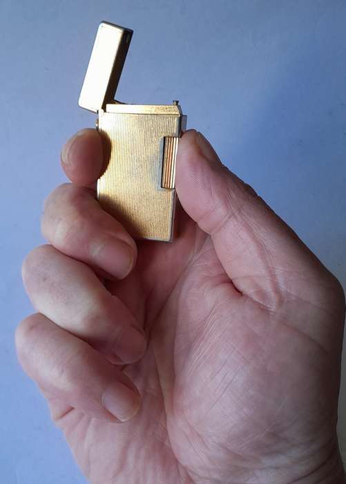 Vintage "Duval 800" Goldtone Butane Gas Lighter.